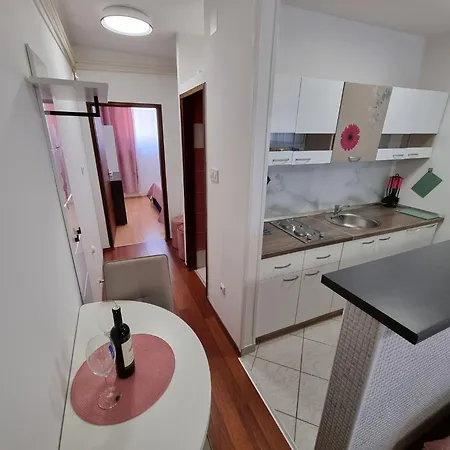 Apartman In Fuer 3 Personen By Interhome