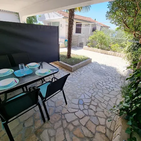 Apartment In Fuer 3 Personen By Interhome Crikvenica