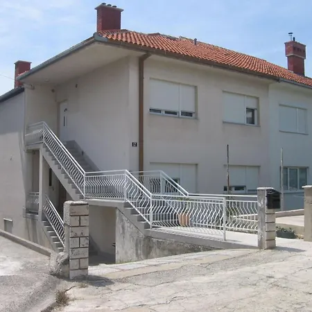 Apartment In Fuer 3 Personen By Interhome