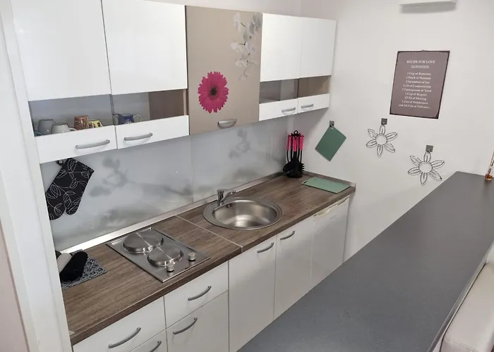 Apartman In Fuer 3 Personen By Interhome