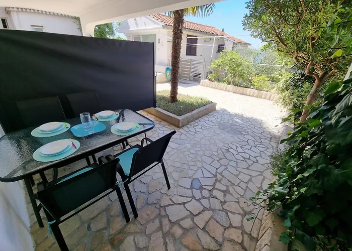 Apartman In Fuer 3 Personen By Interhome Crikvenica
