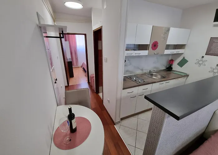Apartment In Fuer 3 Personen By Interhome